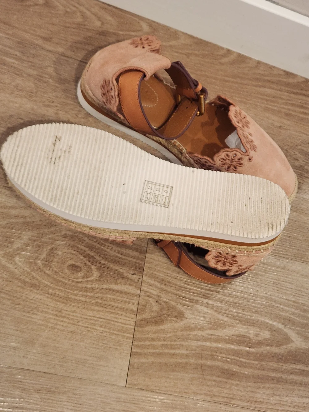 See By Chloe Glyn Natural Floral Scalloped Suede Ankle Strap Espadrille Womens 7